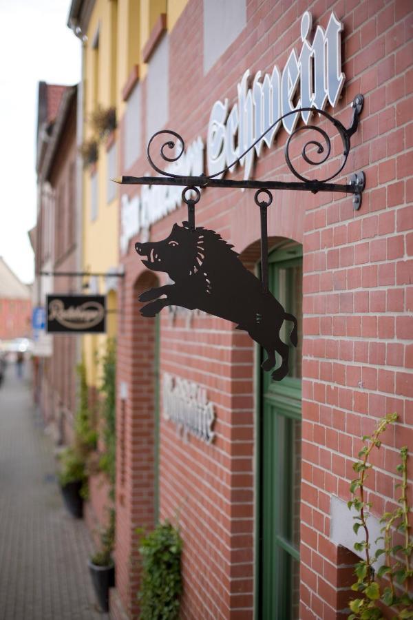 Gasthaus Und Pension "Zum Hauenden Schwein" Wörlitz Extérieur photo