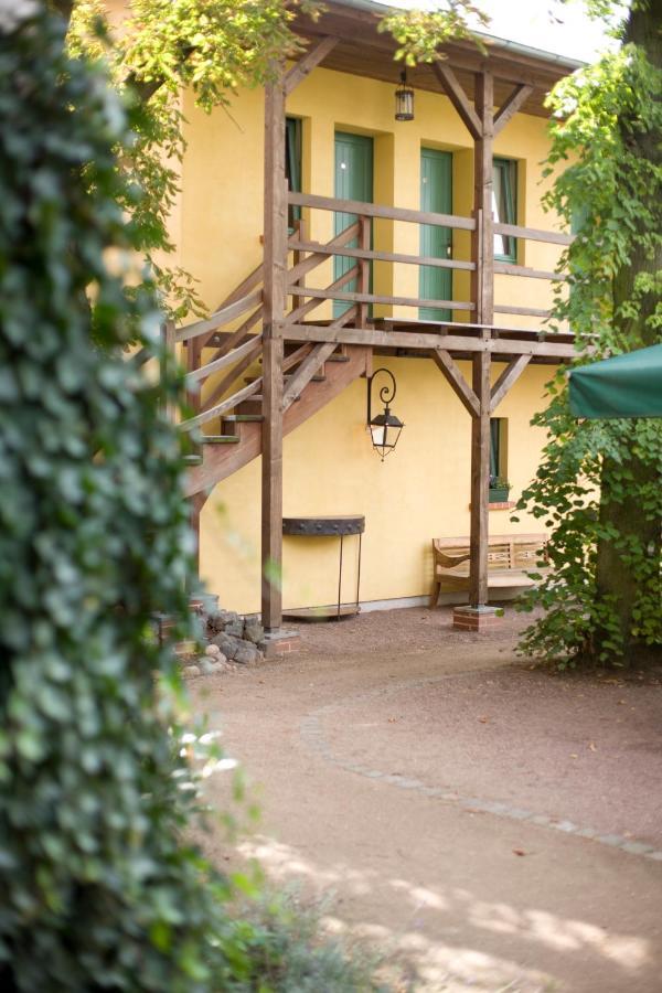 Gasthaus Und Pension "Zum Hauenden Schwein" Wörlitz Extérieur photo