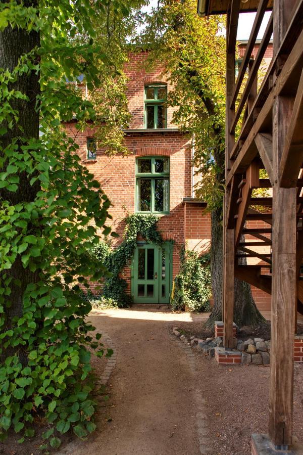 Gasthaus Und Pension "Zum Hauenden Schwein" Wörlitz Extérieur photo