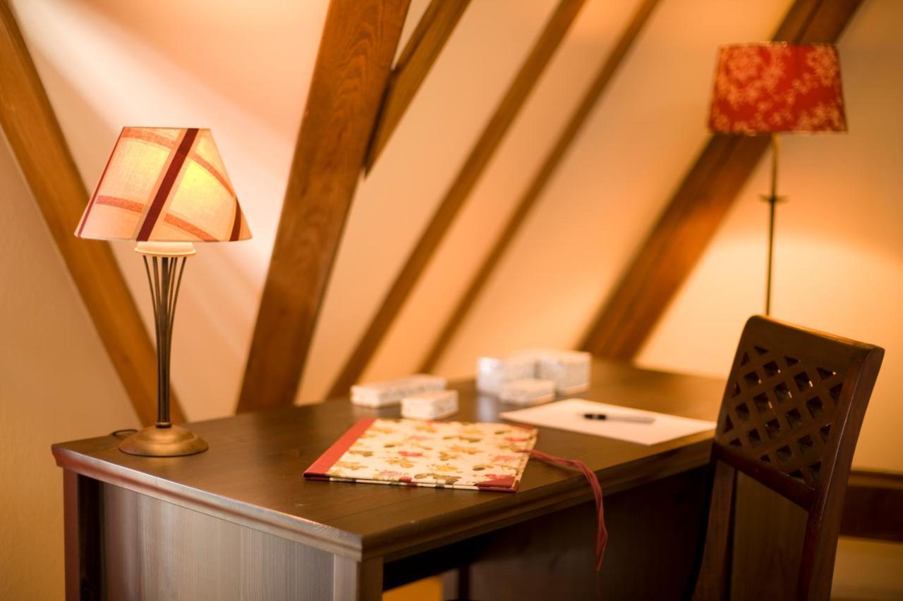 Gasthaus Und Pension "Zum Hauenden Schwein" Wörlitz Chambre photo